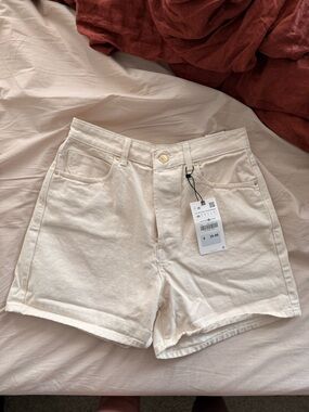 Zara Women's Cream High-Rise Cotton Shorts